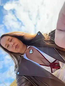 Stripchat Free Porn Cam of Mona_Plus