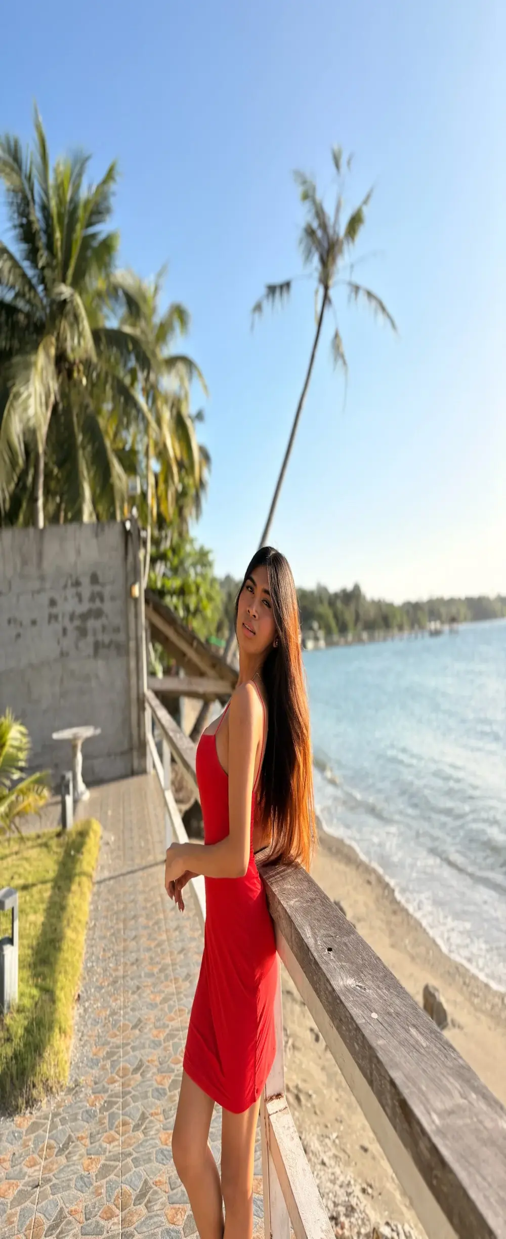 Alluring_Laura