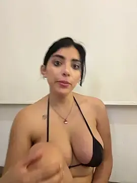 Stripchat Free Live Porn of MartinaSooler