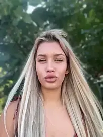 Stripchat Free Live Porn of KikiWatson