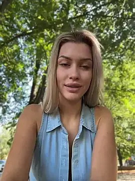 Stripchat Watch Live Sex Cams of KikiWatson