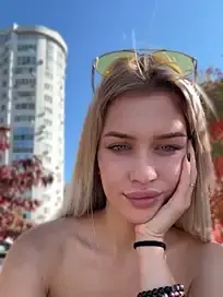 Stripchat Sex Cam of KikiWatson