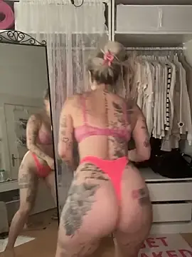 Stripchat Watch Live Sex Cams of Shorty_Holly