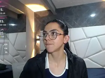 Stripchat Watch Live Sex Cams of Valeriamoon_3101