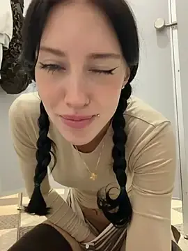 Stripchat Live Sex Cam of Melissa_crazy