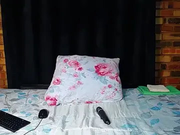 Stripchat Free Live Porn of Miss_DarkBubble