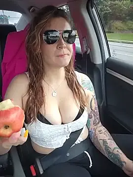 Stripchat Adult Webcams of HollyTattoo