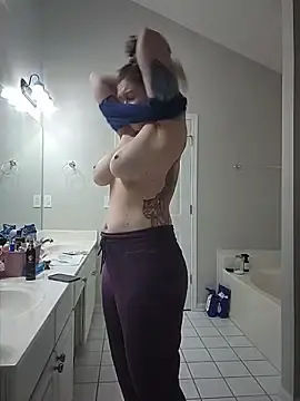 Stripchat Adult Webcams of HollyTattoo