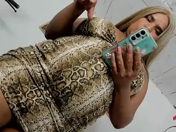 Stripchat Live Sex of lucianabigcockxx