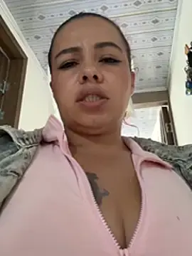 Stripchat Sex Cam of Ariana-07