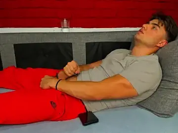 Stripchat Watch Live Sex Cams of Kyle_Baker