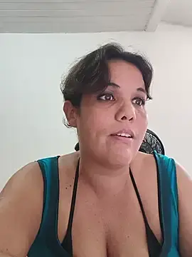 Stripchat Free Porn Cam of Bellapotencia1985