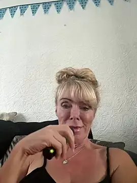 Stripchat Free Live Porn of Blondedolly_xo