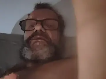 Stripchat Adult Webcam of GiganticDot71