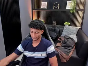Stripchat Live Porn of MaxiimoRomano_