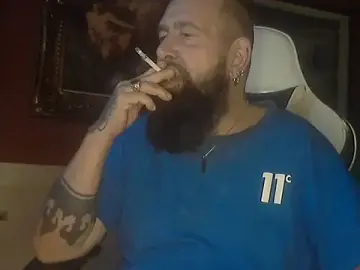 Stripchat Sex Cam of maseurbeardedpig