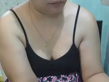 Stripchat Watch Live Sex Cams of Hottie_mommy28