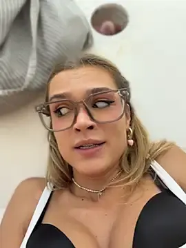 Stripchat Sex Cam of Nicoleevien