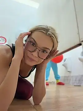 Stripchat Sex Cam of Nicoleevien