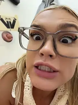 Stripchat Free Porn Cam of Nicoleevien