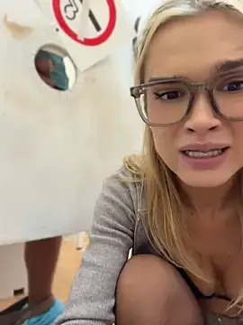 Stripchat Adult Webcam of Nicoleevien