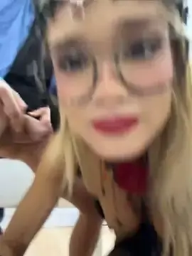 Stripchat Sex Cam of Nicoleevien