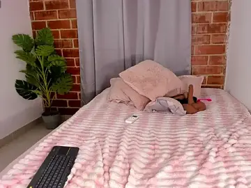 Stripchat Live Sex Cam of ashley_hills_