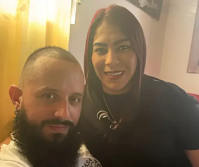 Couple_Gold69