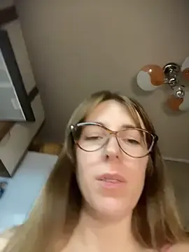 Stripchat Best Webcam of MommmyYummy