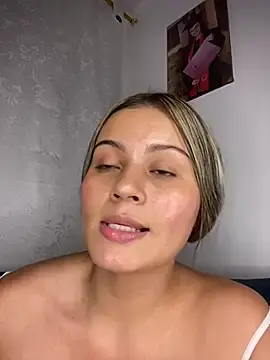 Stripchat Live Sex Cam of valen_rodri