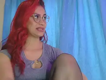 Stripchat Adult Webcam of tinny_emiily