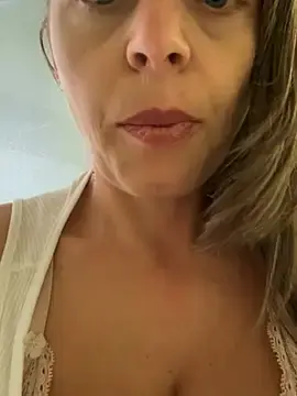 Stripchat Sex Cam of ladywithbigass