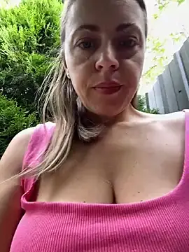 Stripchat Watch Live Sex Cams of ladywithbigass