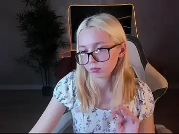 Stripchat Free Porn Cam of mollyy_snow
