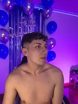 Stripchat Live Sex Cam of OLIVER_K