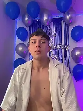 Stripchat Live Sex Cam of OLIVER_K