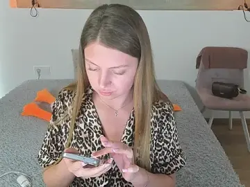 Stripchat Live Sex Cam of Kitkatvel