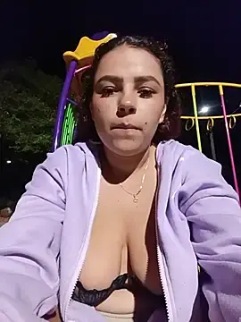 Stripchat Adult Webcam of Mommy-Hot