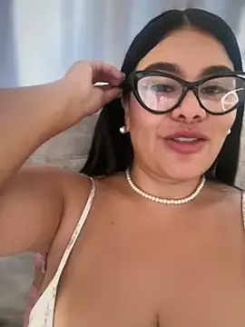 Stripchat Live Sex Cam of Issane_Peru