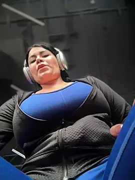 Stripchat Nude Webcam of Issane_Peru