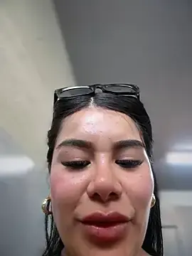 Stripchat Nude Webcam of Issane_Peru