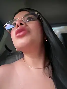 Stripchat Nude Webcam of Issane_Peru