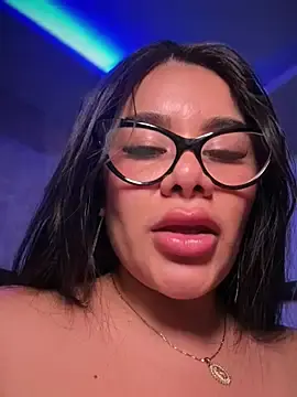 Stripchat Live Sex of Issane_Peru