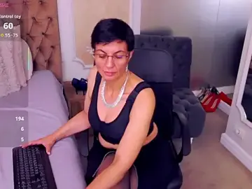 Stripchat Live Sex Cam of BustyPenellope