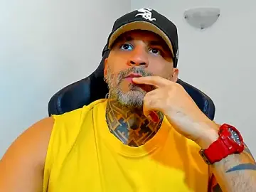 Stripchat Live Sex Cam of JoshRigby