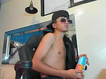 Stripchat Free Porn Cam of Mr_Dylan1