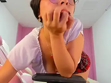 Stripchat Free Live Porn of Yuli_16