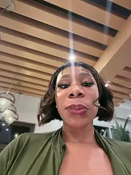 Stripchat Sex Cam of Belle___