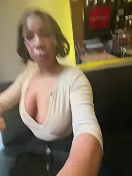 Stripchat Live Sex Cam of Belle___