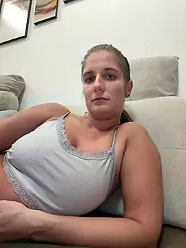 Stripchat Sex Cam of jennifer11772
